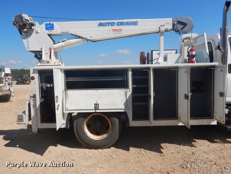 image for item GR9746 2005 Chevrolet C7500  service truck with crane