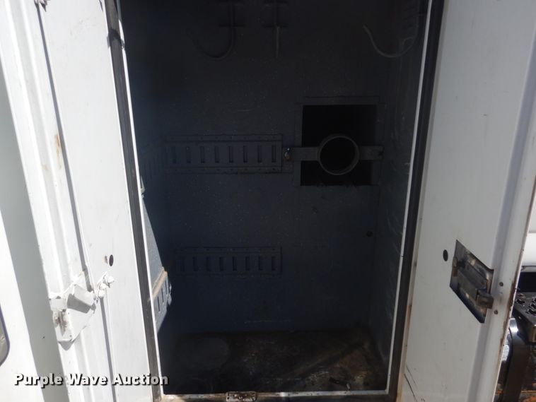 image for item GR9746 2005 Chevrolet C7500  service truck with crane