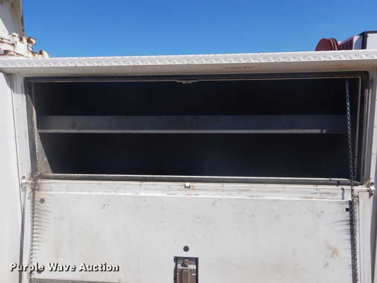 image for item GR9746 2005 Chevrolet C7500  service truck with crane