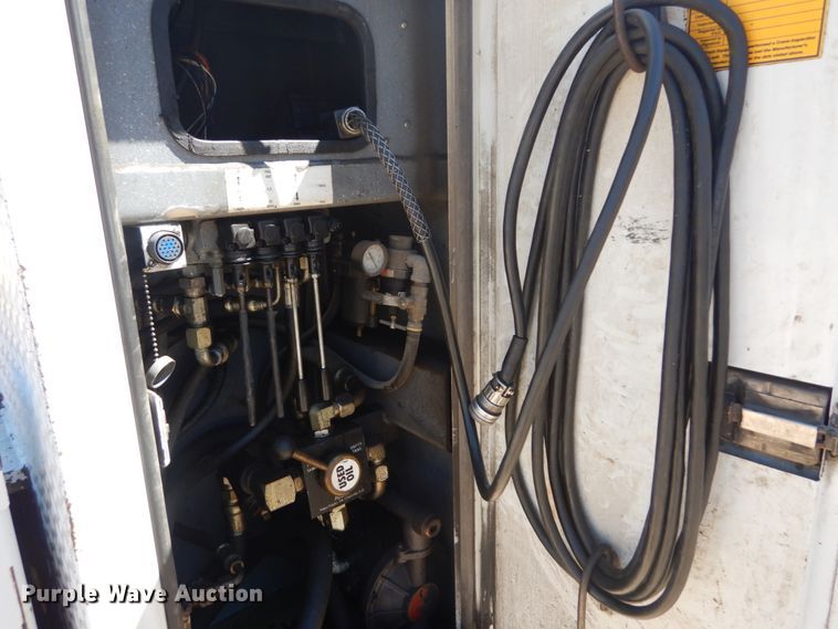 image for item GR9746 2005 Chevrolet C7500  service truck with crane