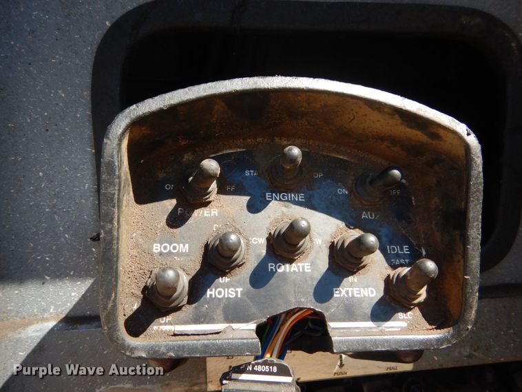 image for item GR9746 2005 Chevrolet C7500  service truck with crane