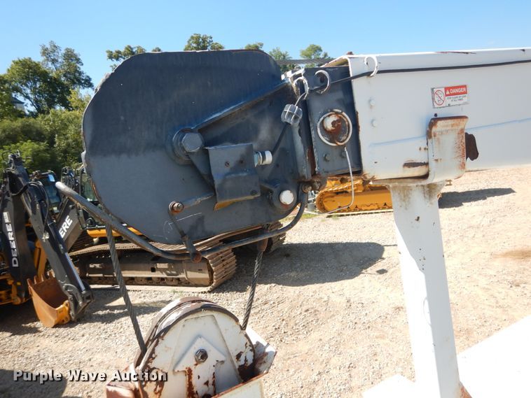 image for item GR9746 2005 Chevrolet C7500  service truck with crane