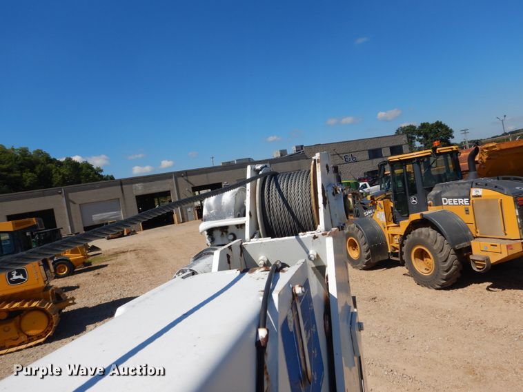 image for item GR9746 2005 Chevrolet C7500  service truck with crane