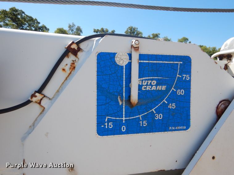 image for item GR9746 2005 Chevrolet C7500  service truck with crane