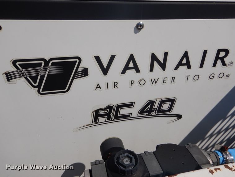 image for item GR9746 2005 Chevrolet C7500  service truck with crane