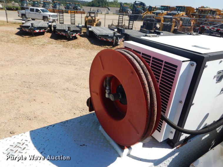 image for item GR9746 2005 Chevrolet C7500  service truck with crane