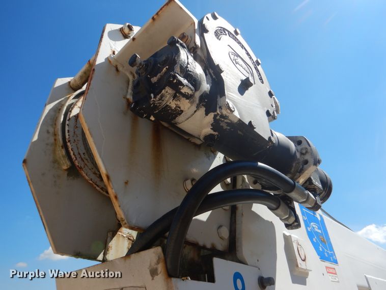 image for item GR9746 2005 Chevrolet C7500  service truck with crane