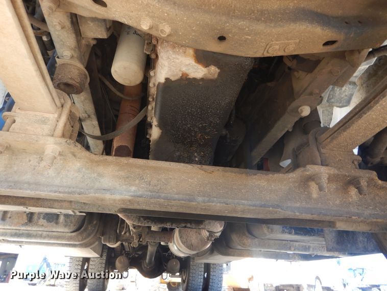 image for item GR9746 2005 Chevrolet C7500  service truck with crane