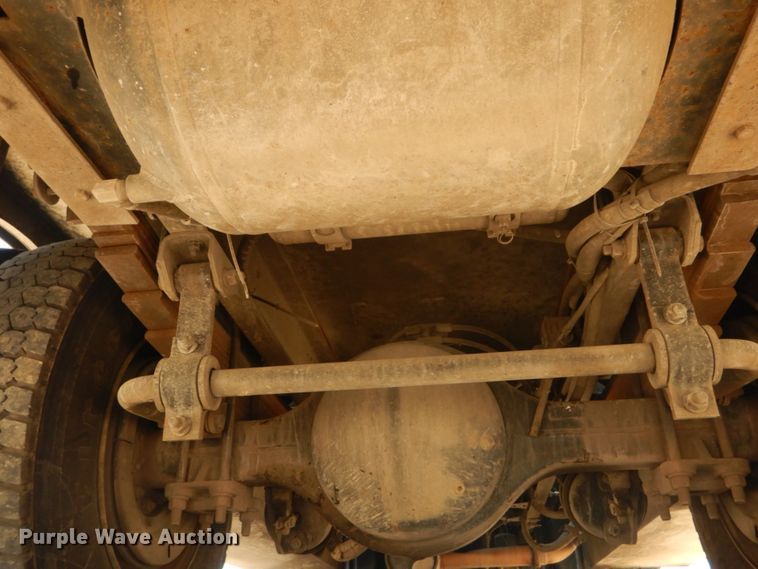 image for item GR9746 2005 Chevrolet C7500  service truck with crane