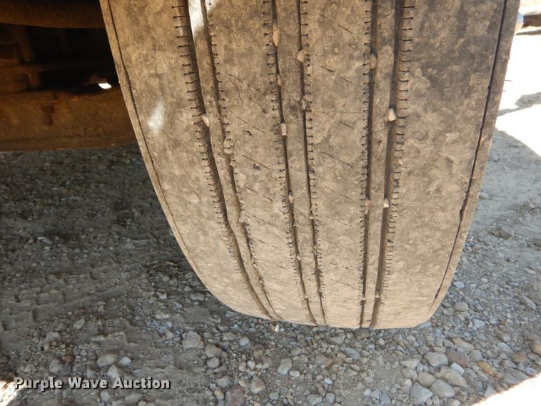 image for item GR9746 2005 Chevrolet C7500  service truck with crane