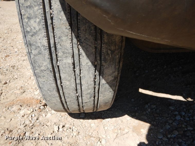 image for item GR9746 2005 Chevrolet C7500  service truck with crane