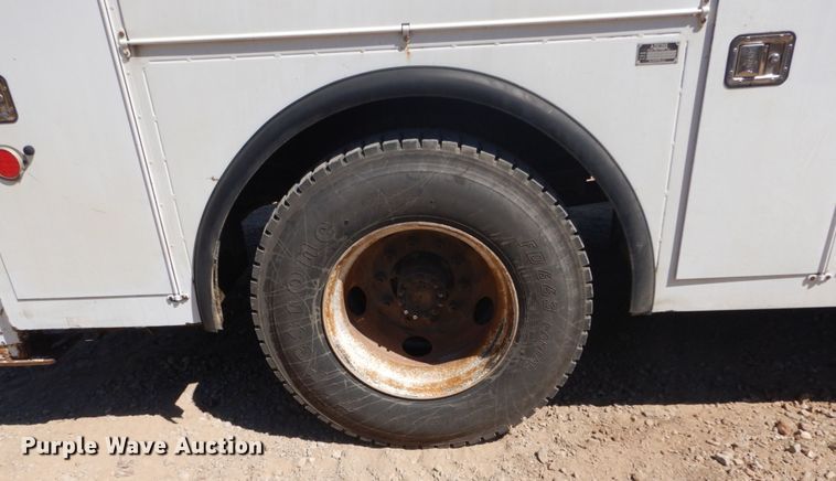 image for item GR9746 2005 Chevrolet C7500  service truck with crane