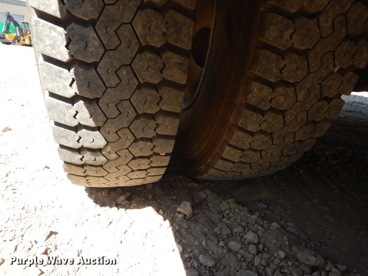 image for item GR9746 2005 Chevrolet C7500  service truck with crane