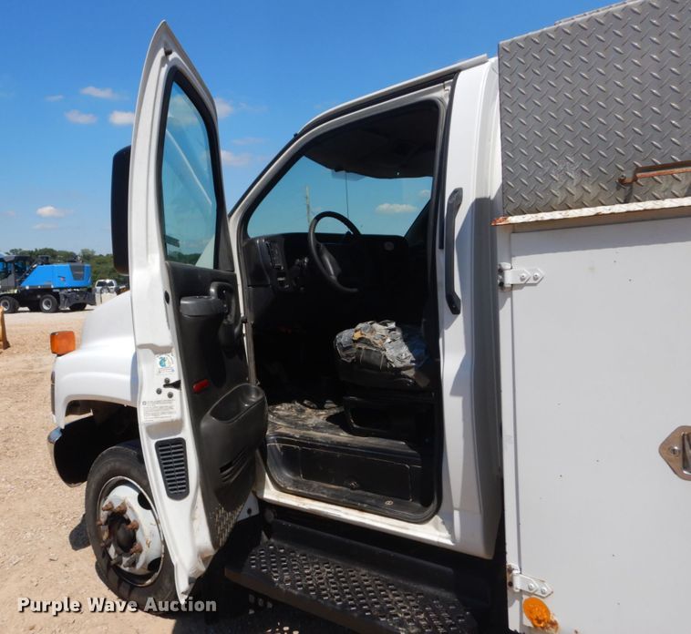 image for item GR9747 2006 Chevrolet C5500  service truck