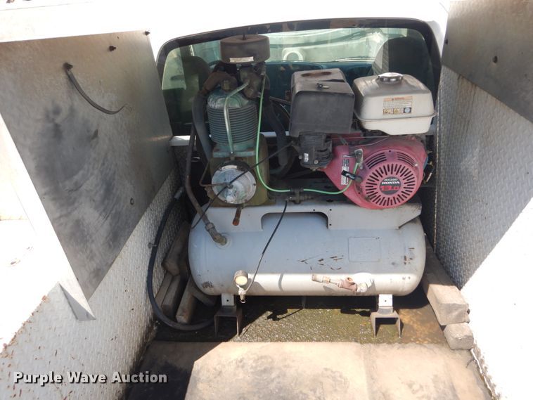 image for item GR9747 2006 Chevrolet C5500  service truck