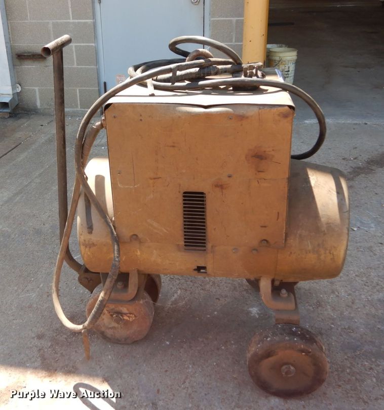 image for item GR9759 Hobart M300 AC/DC welder