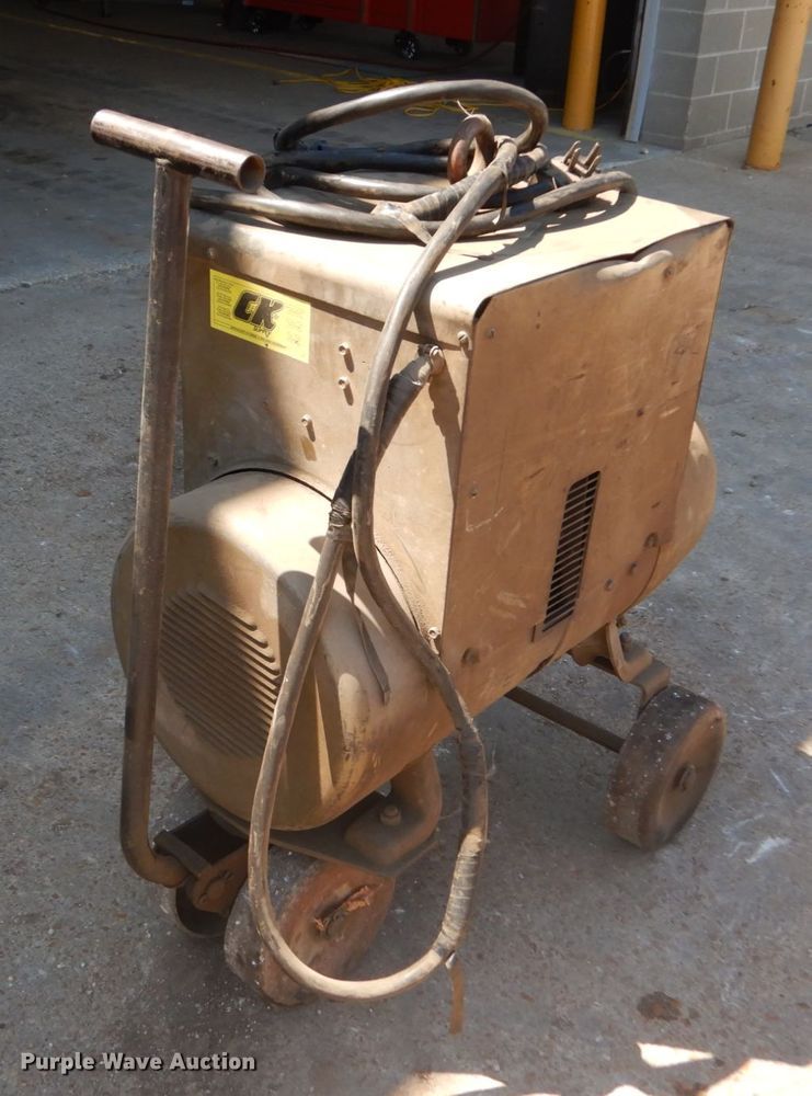 image for item GR9759 Hobart M300 AC/DC welder