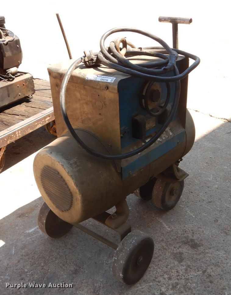 image for item GR9759 Hobart M300 AC/DC welder