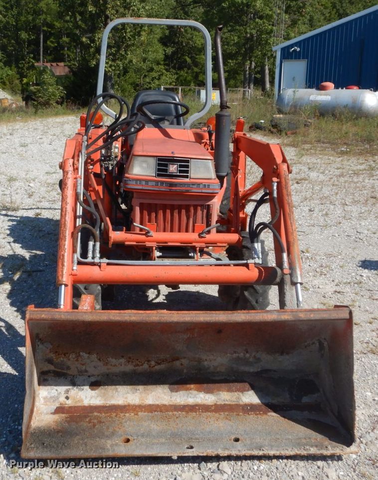 image for item GR9765 Kubota B2150  tractor