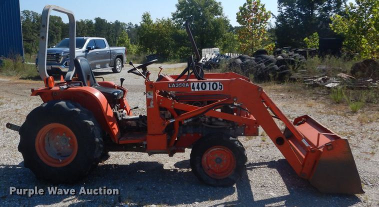 image for item GR9765 Kubota B2150  tractor