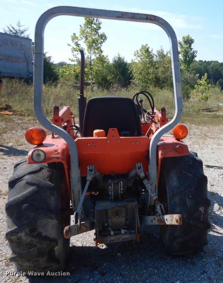 image for item GR9765 Kubota B2150  tractor