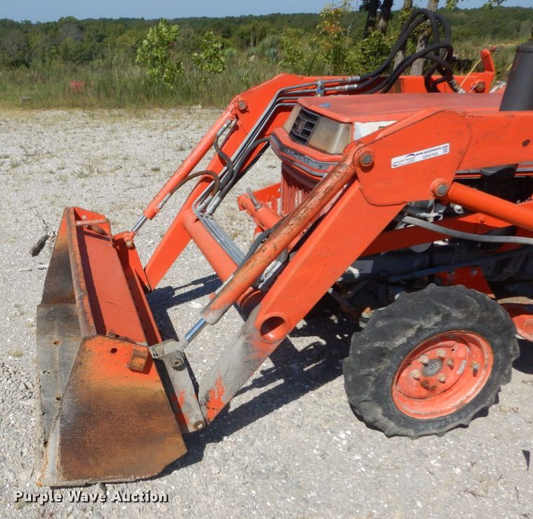image for item GR9765 Kubota B2150  tractor