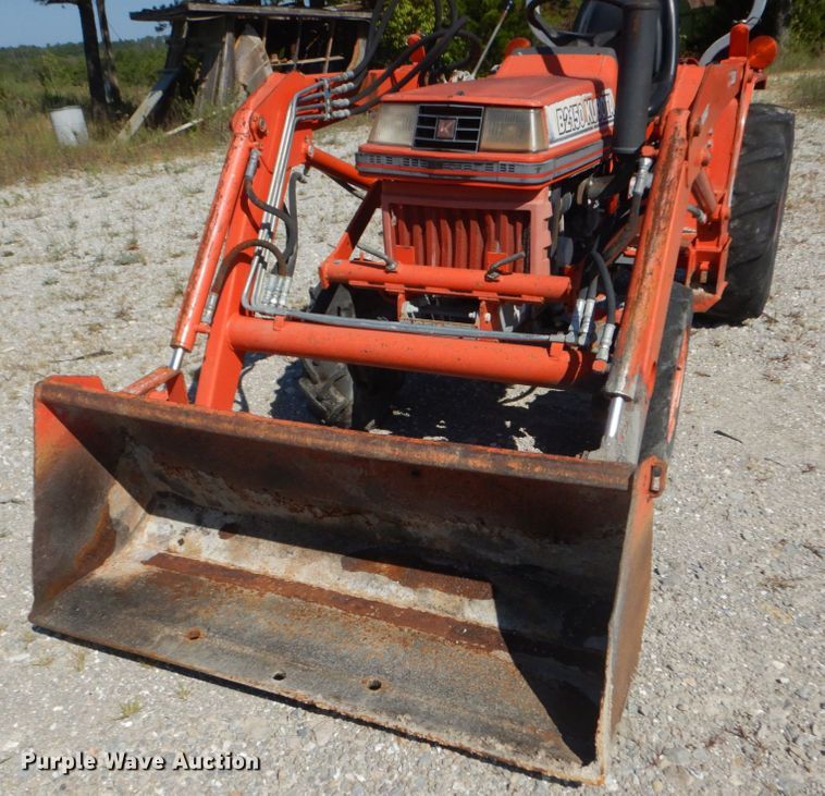 image for item GR9765 Kubota B2150  tractor