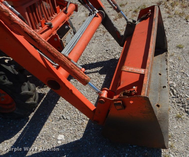 image for item GR9765 Kubota B2150  tractor