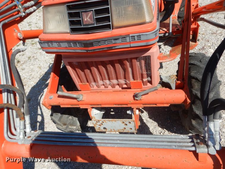 image for item GR9765 Kubota B2150  tractor