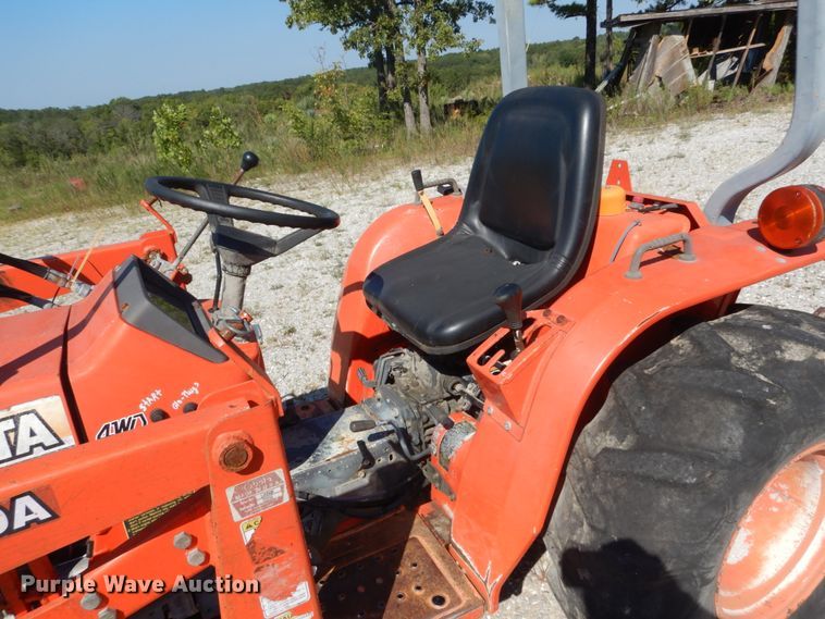 image for item GR9765 Kubota B2150  tractor