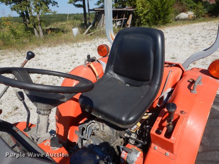 image for item GR9765 Kubota B2150  tractor