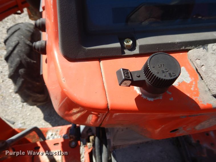 image for item GR9765 Kubota B2150  tractor