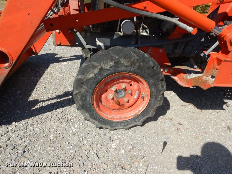 image for item GR9765 Kubota B2150  tractor