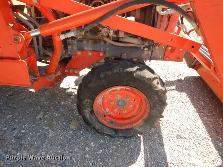image for item GR9765 Kubota B2150  tractor