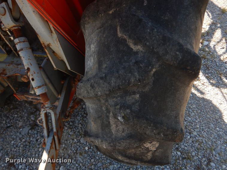 image for item GR9765 Kubota B2150  tractor