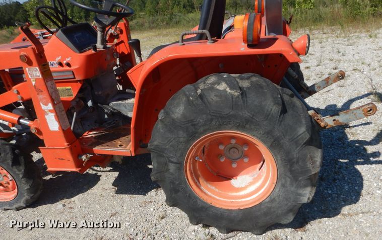 image for item GR9765 Kubota B2150  tractor