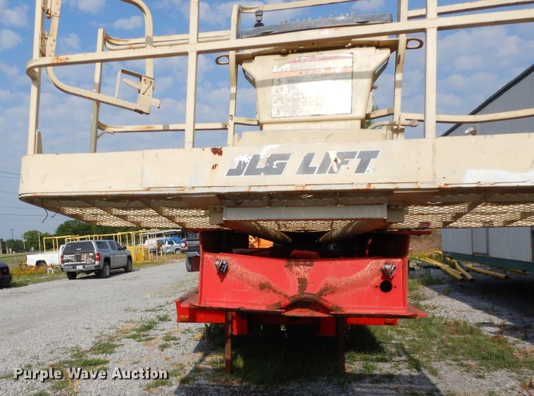 image for item GT9353 1975 Hyster drop deck equipment trailer