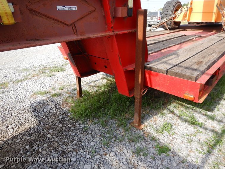 image for item GT9353 1975 Hyster drop deck equipment trailer