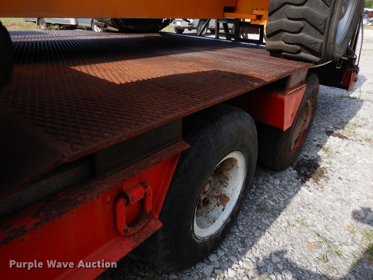 image for item GT9353 1975 Hyster drop deck equipment trailer