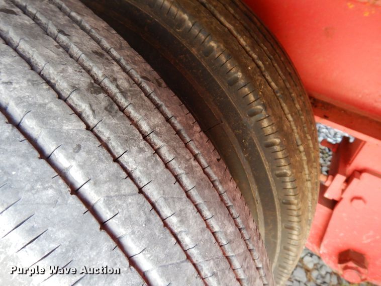 image for item GT9353 1975 Hyster drop deck equipment trailer