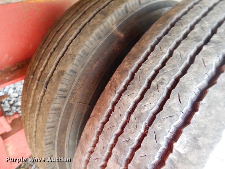 image for item GT9353 1975 Hyster drop deck equipment trailer