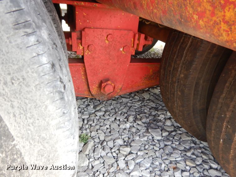 image for item GT9353 1975 Hyster drop deck equipment trailer