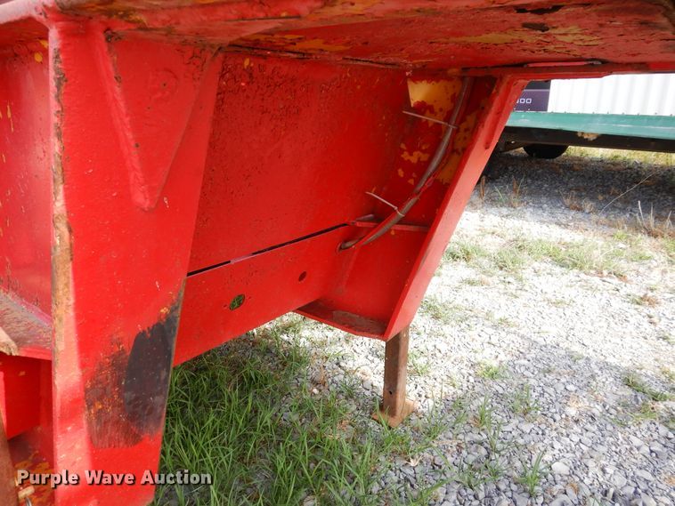image for item GT9353 1975 Hyster drop deck equipment trailer