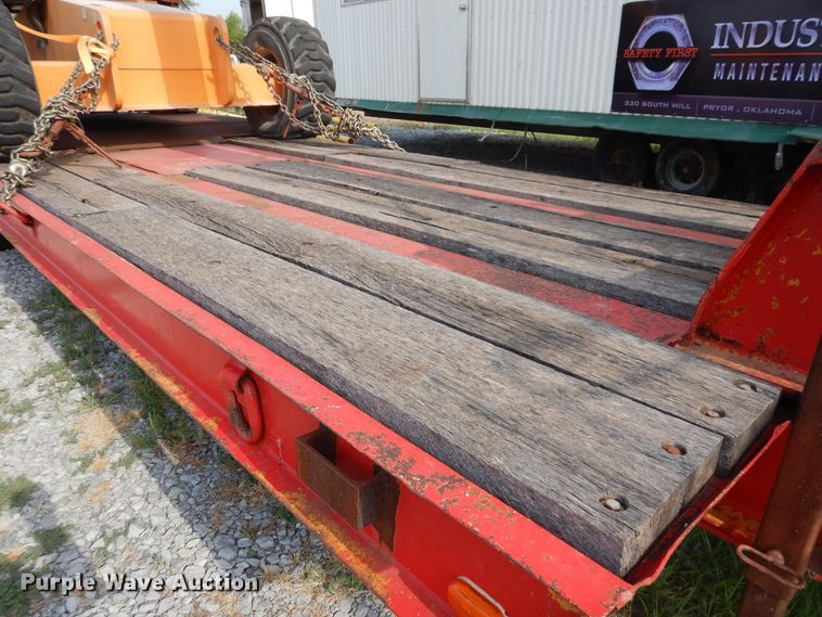 image for item GT9353 1975 Hyster drop deck equipment trailer
