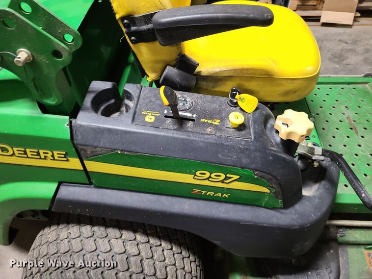 image for item GY9496 John Deere 997 ZTR lawn mower