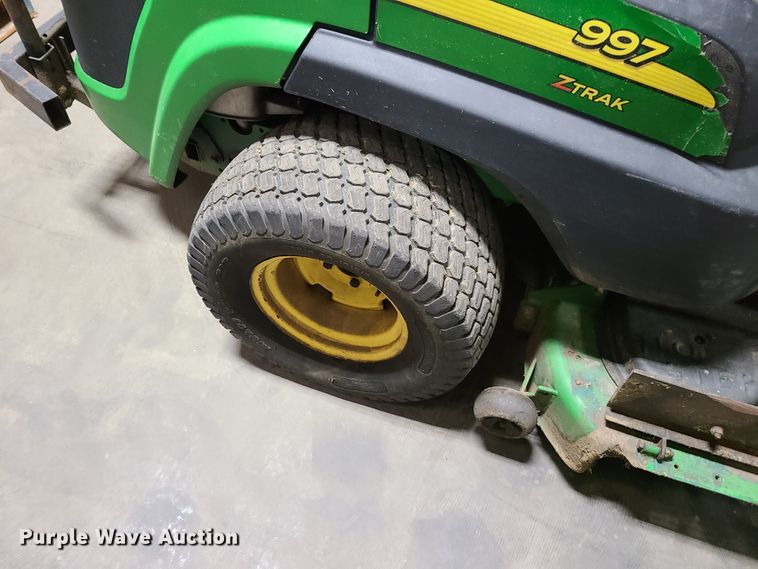 image for item GY9496 John Deere 997 ZTR lawn mower