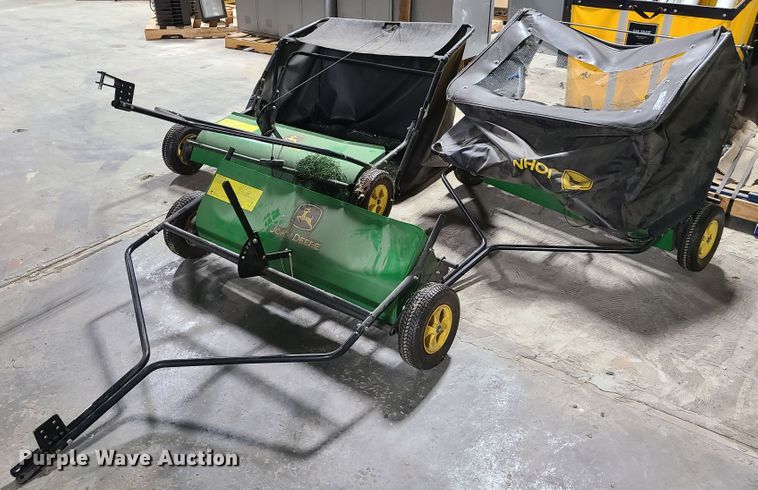 image for item GY9497 (3) John Deere leaf baggers