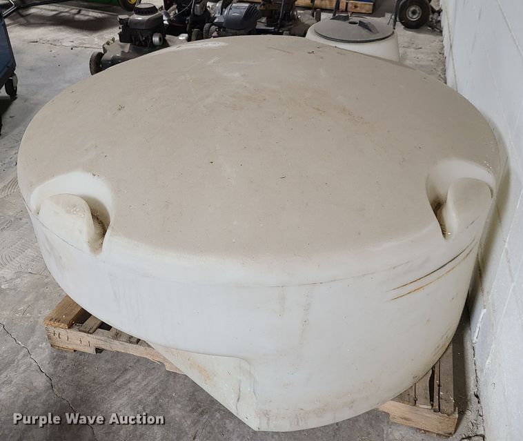 image for item GY9500 Poly water tank