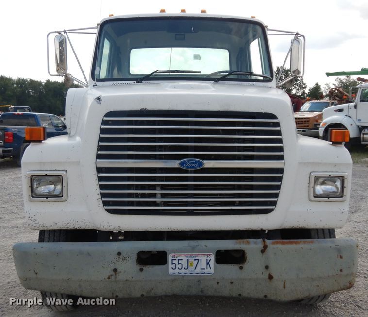 image for item HA9458 1997 Ford L7000  truck cab and chassis