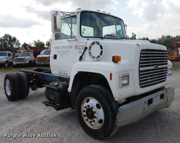 image for item HA9458 1997 Ford L7000  truck cab and chassis